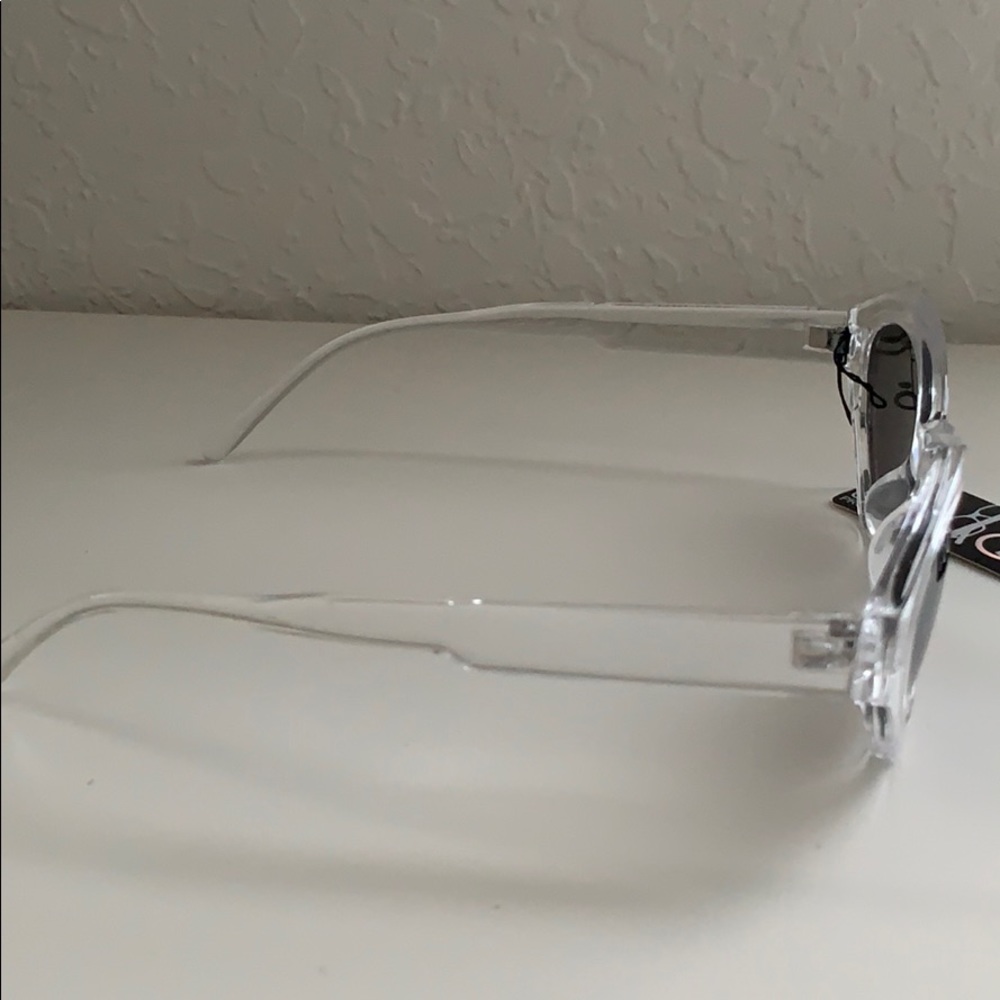 ๐ ๐ SUNGLASSES - Picture 2 of 5
